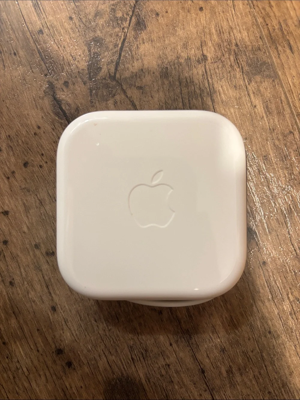 Apple White Earbud Headphones with 3.5mm Jack
